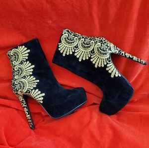 Scene Heels